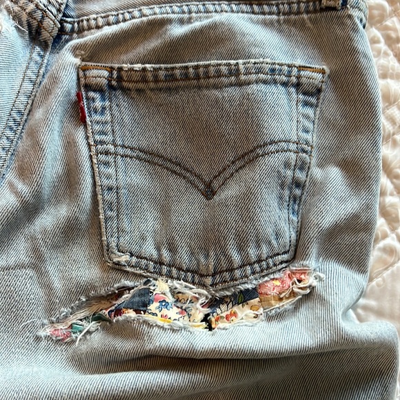 Vintage light wash 501 Levi’s - Picture 6 of 9